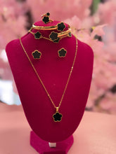 Van Clover 5pc Bracelet and Necklace Set